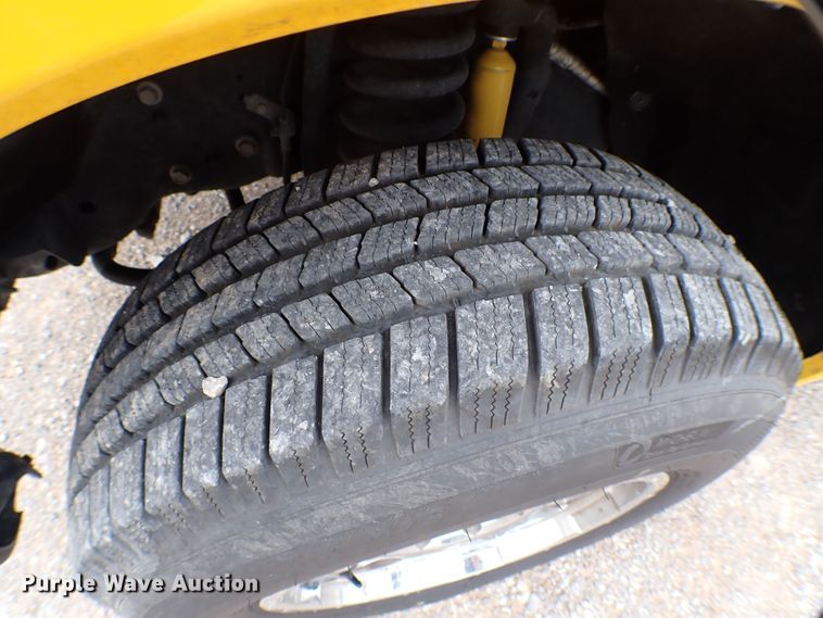 image for item KR9846 2015 Ford F350 Super Duty  utility bed pickup truck