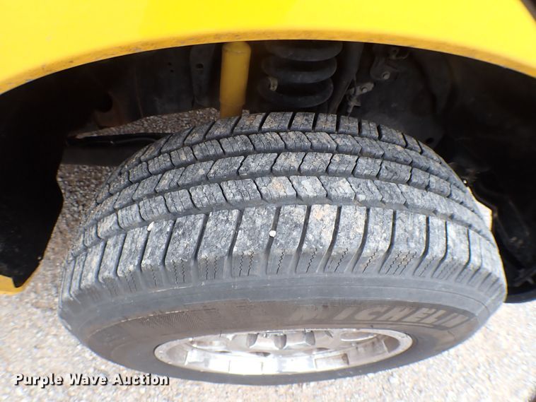 image for item KR9846 2015 Ford F350 Super Duty  utility bed pickup truck