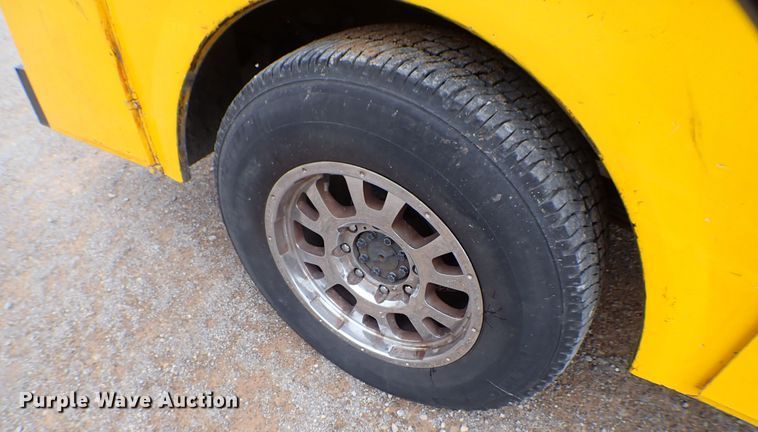 image for item KR9846 2015 Ford F350 Super Duty  utility bed pickup truck