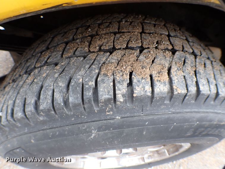 image for item KR9846 2015 Ford F350 Super Duty  utility bed pickup truck