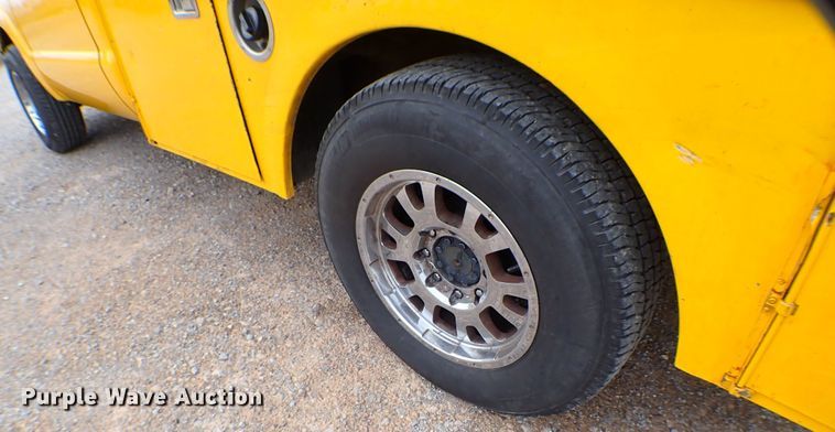 image for item KR9846 2015 Ford F350 Super Duty  utility bed pickup truck