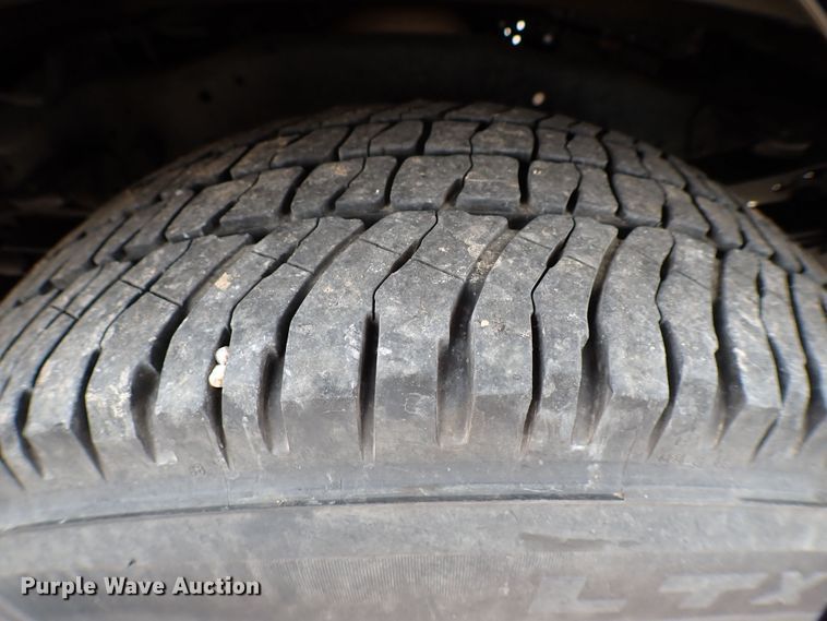 image for item KR9846 2015 Ford F350 Super Duty  utility bed pickup truck