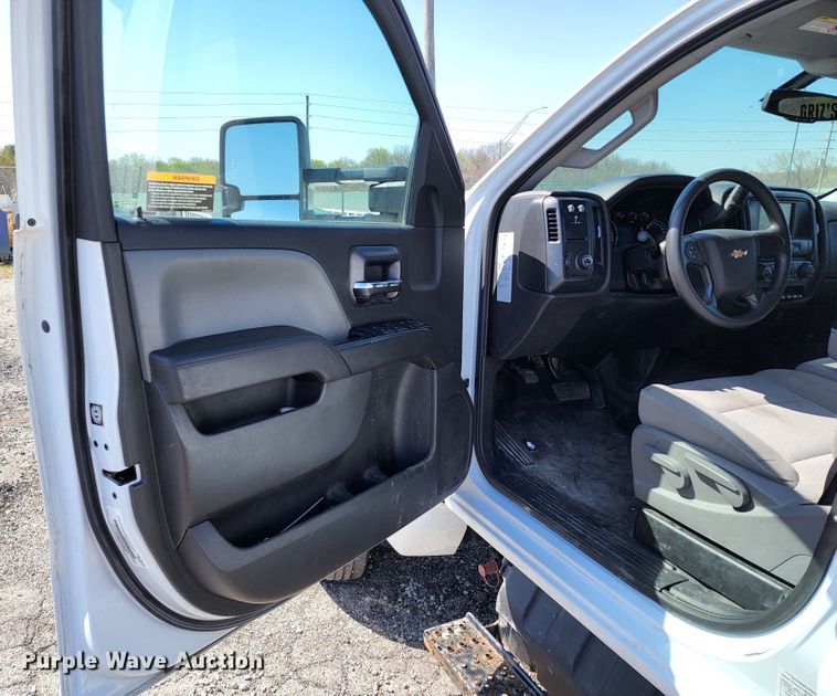 image for item KT9840 2019 Chevrolet Silverado 4500HD  flatbed truck