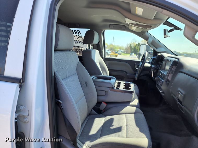 image for item KT9840 2019 Chevrolet Silverado 4500HD  flatbed truck