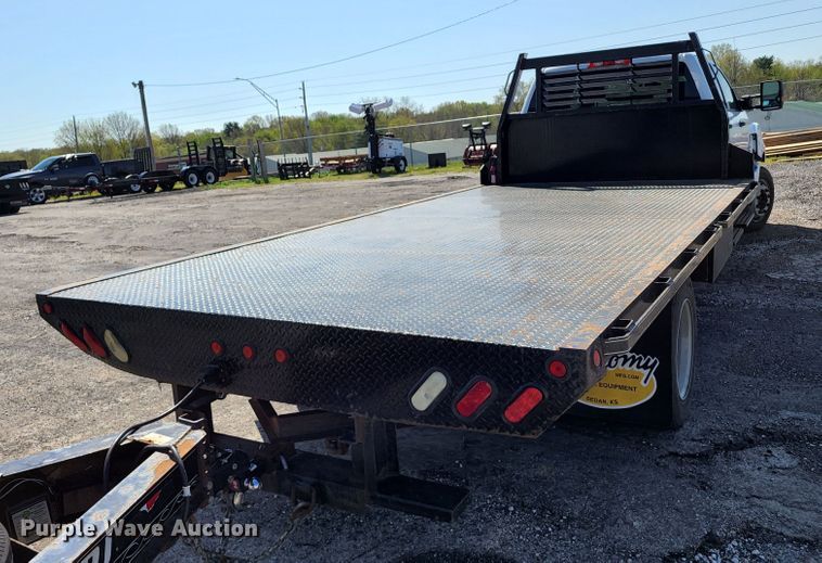 image for item KT9840 2019 Chevrolet Silverado 4500HD  flatbed truck