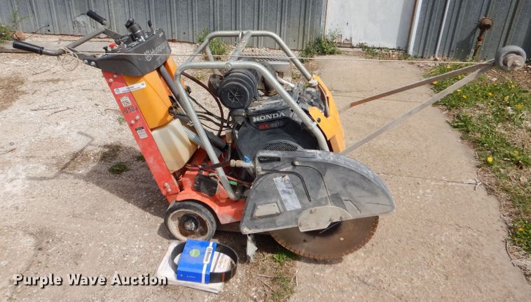 image for item LJ9998 2011 Husqvarna FS520  concrete saw