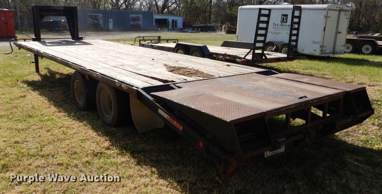 image for item LS9039 2000 Titan  equipment trailer
