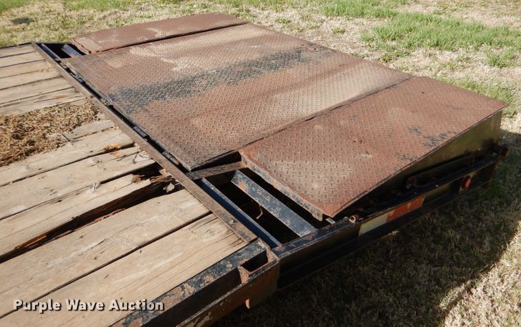 image for item LS9039 2000 Titan  equipment trailer