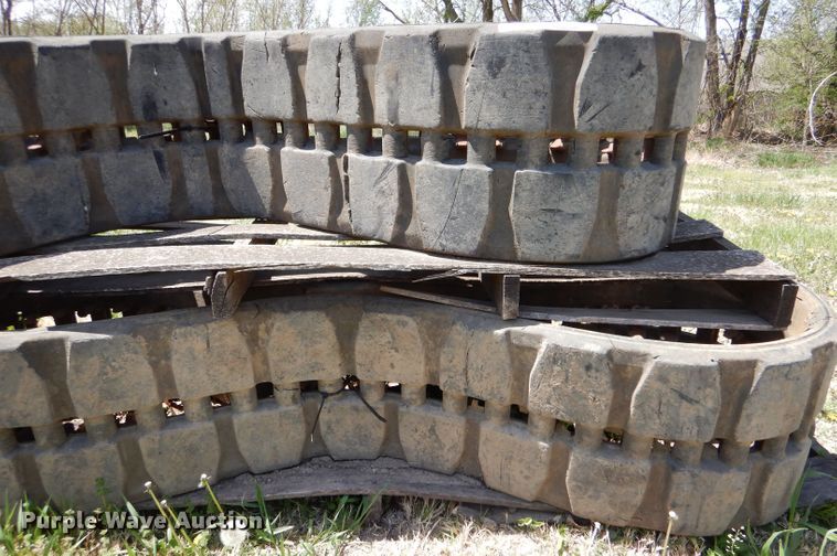 image for item LS9044 Caterpillar 16"W rubber tracks