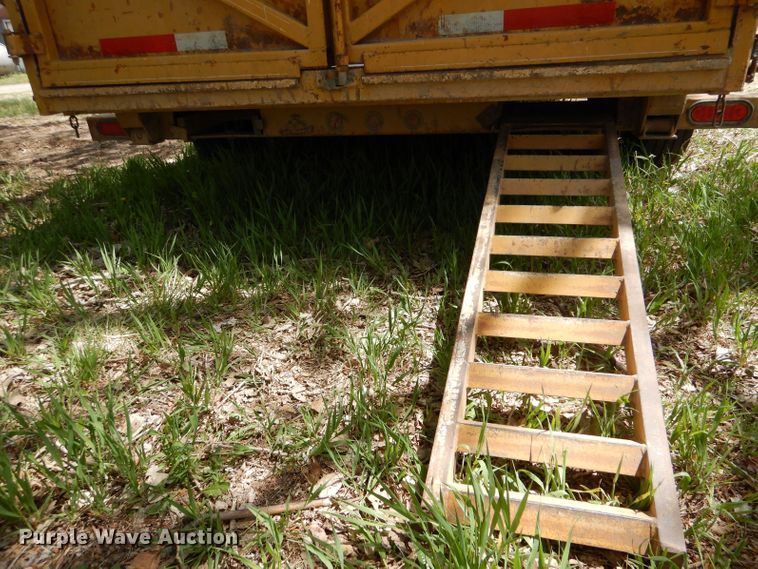 image for item LS9057 2009 Fastline  dump trailer