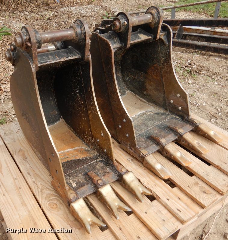 image for item LS9062 (2) Caterpillar excavator buckets