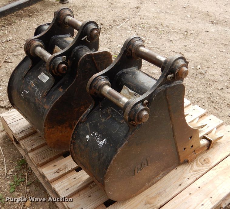 image for item LS9062 (2) Caterpillar excavator buckets