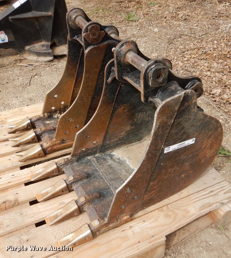image for item LS9062 (2) Caterpillar excavator buckets