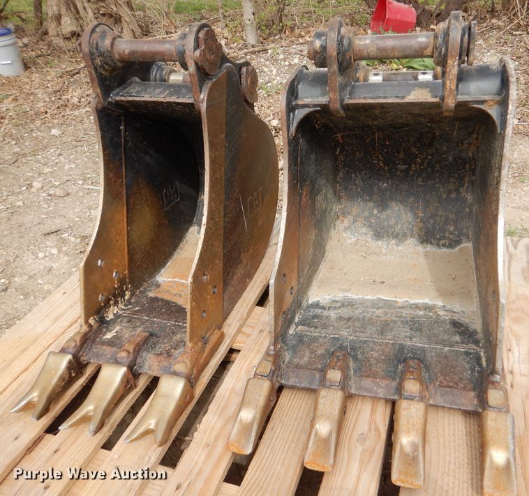 image for item LS9062 (2) Caterpillar excavator buckets