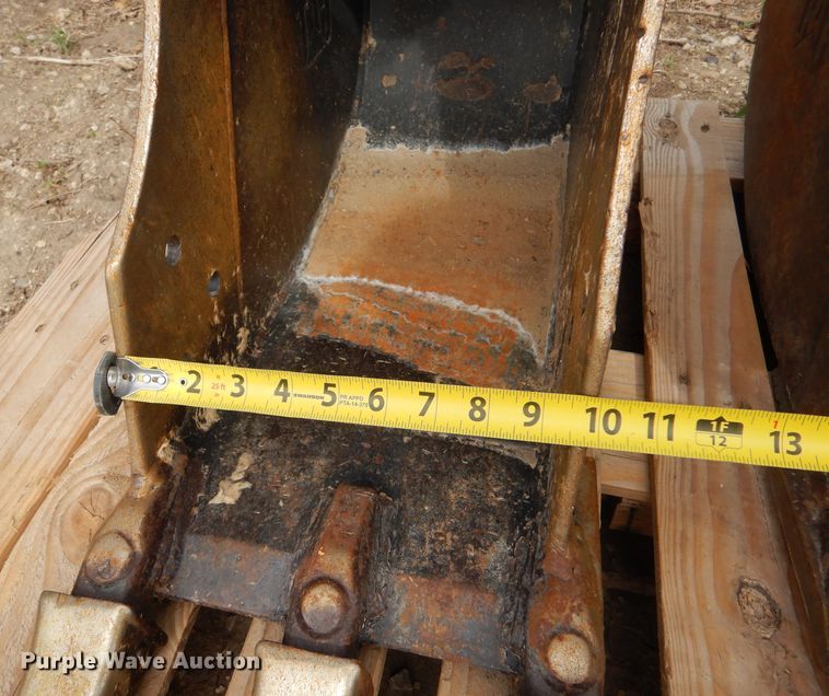 image for item LS9062 (2) Caterpillar excavator buckets