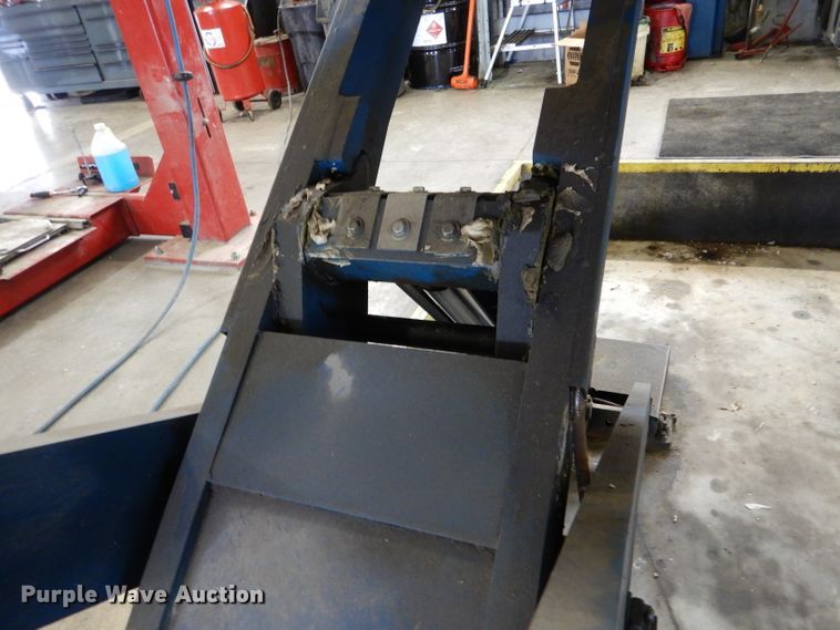 image for item LS9086 2005 Nussbaum Uni-Lift 13000  automotive lift