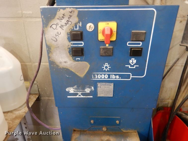 image for item LS9086 2005 Nussbaum Uni-Lift 13000  automotive lift