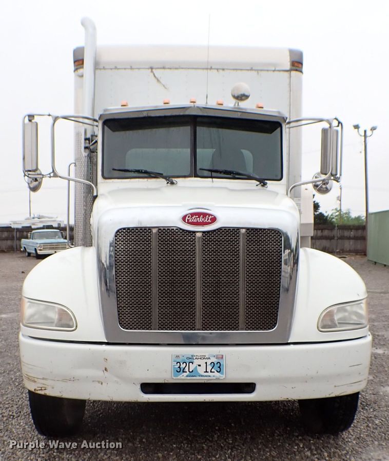 image for item MF9292 2014 Peterbilt 337  box truck