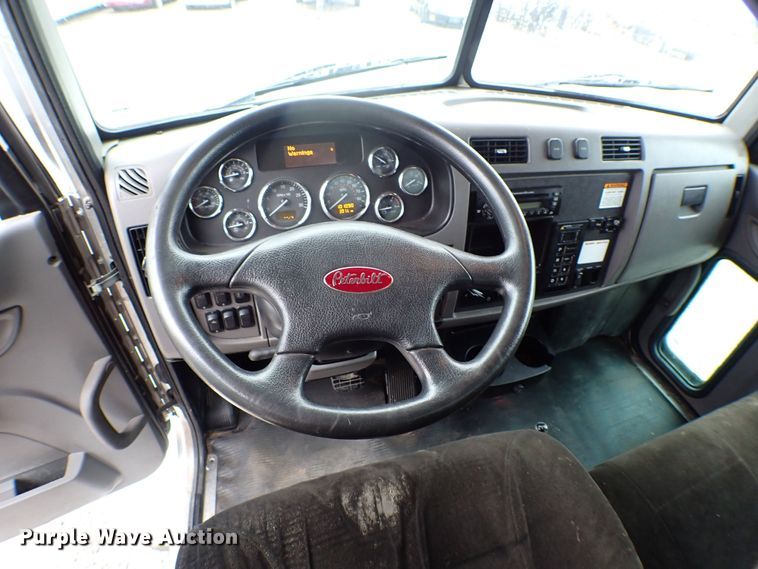 image for item MF9292 2014 Peterbilt 337  box truck