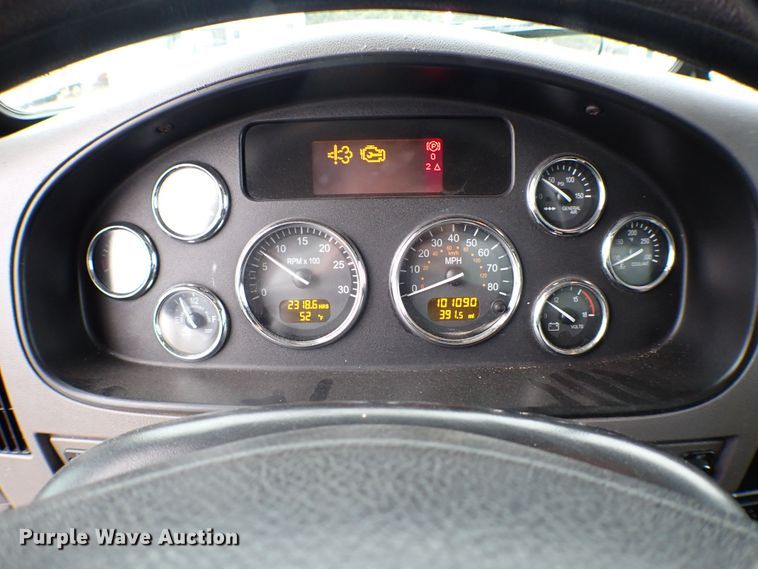 image for item MF9292 2014 Peterbilt 337  box truck