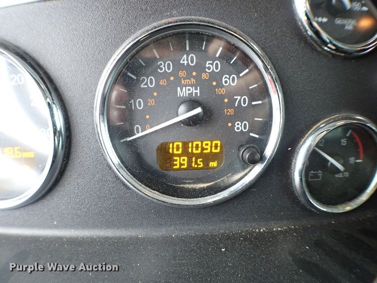 image for item MF9292 2014 Peterbilt 337  box truck