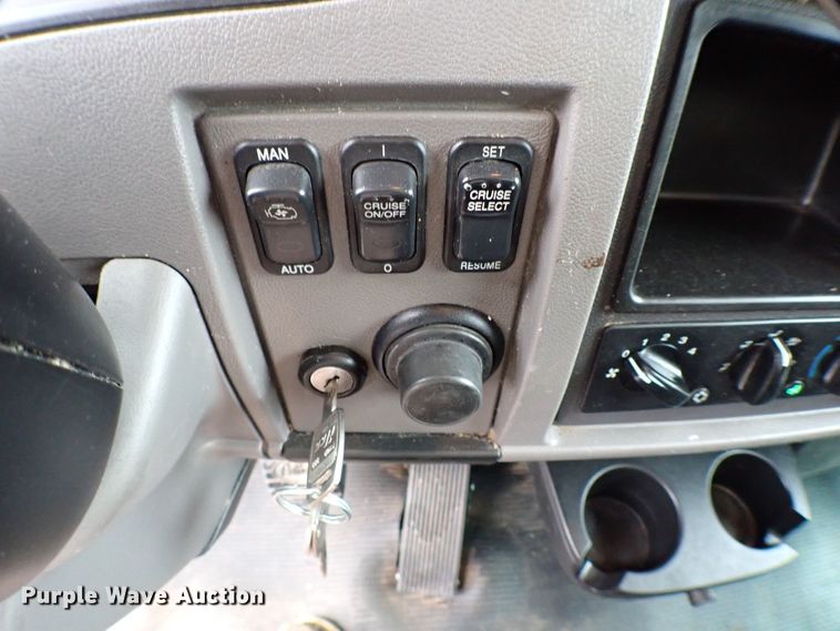 image for item MF9292 2014 Peterbilt 337  box truck