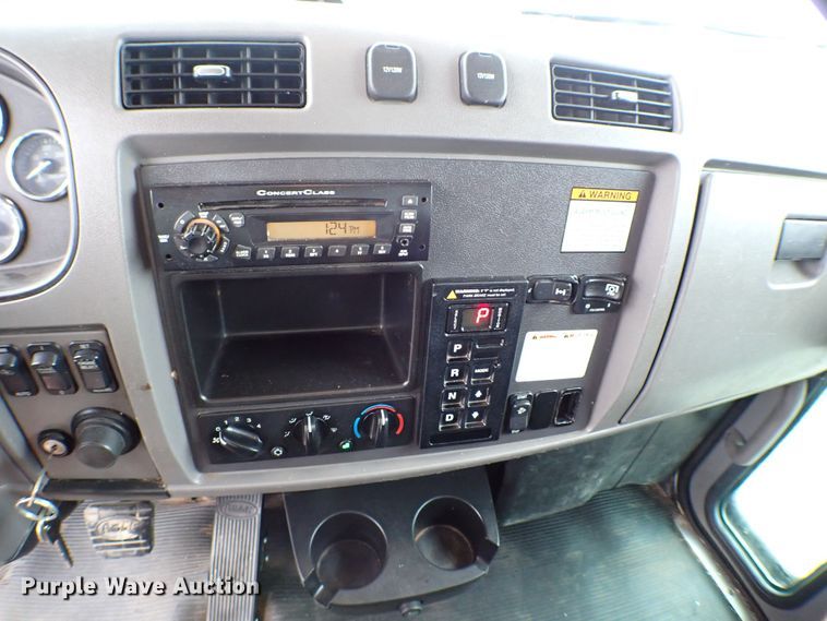 image for item MF9292 2014 Peterbilt 337  box truck