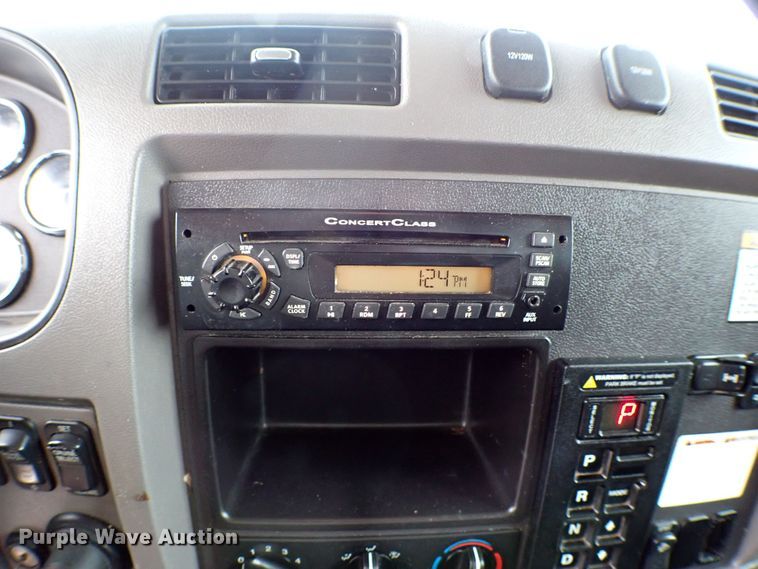 image for item MF9292 2014 Peterbilt 337  box truck