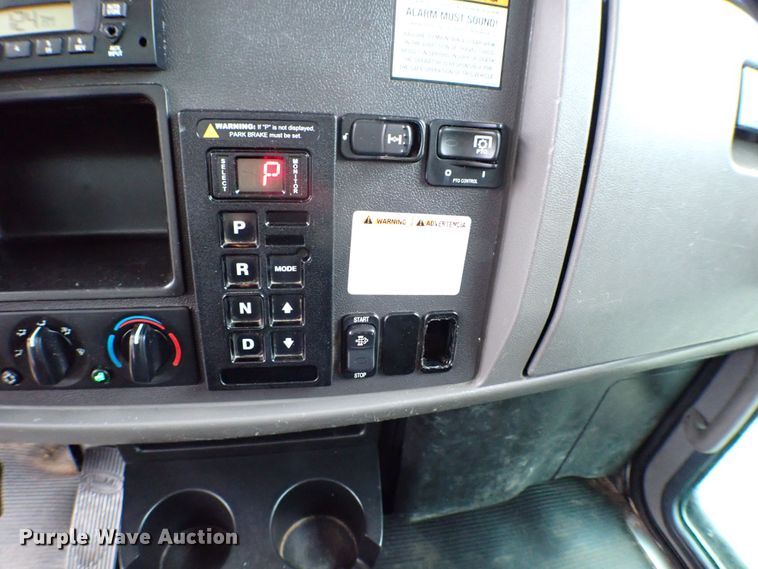 image for item MF9292 2014 Peterbilt 337  box truck