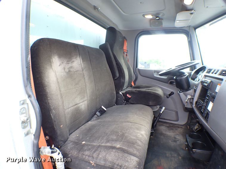 image for item MF9292 2014 Peterbilt 337  box truck