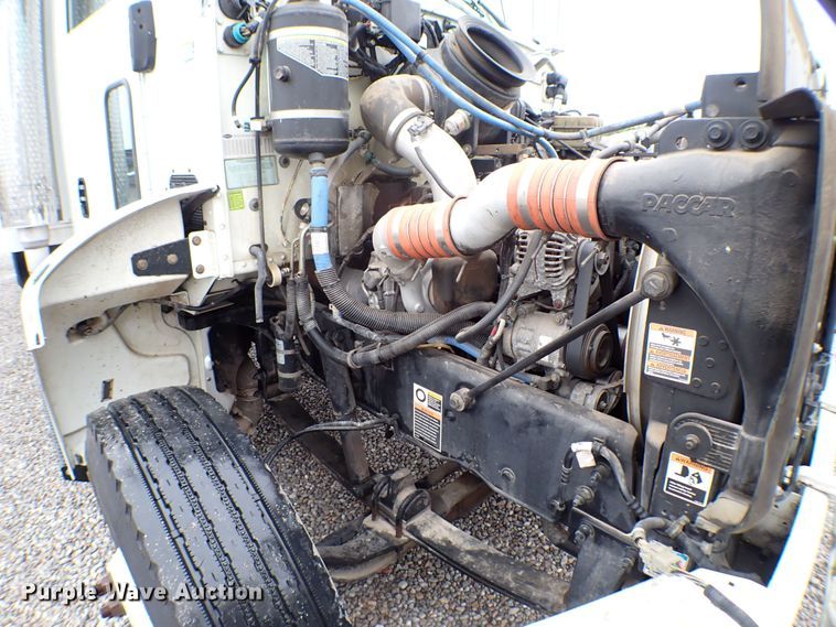 image for item MF9292 2014 Peterbilt 337  box truck