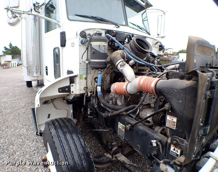 image for item MF9292 2014 Peterbilt 337  box truck