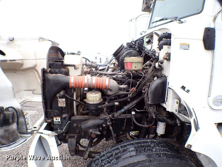 image for item MF9292 2014 Peterbilt 337  box truck