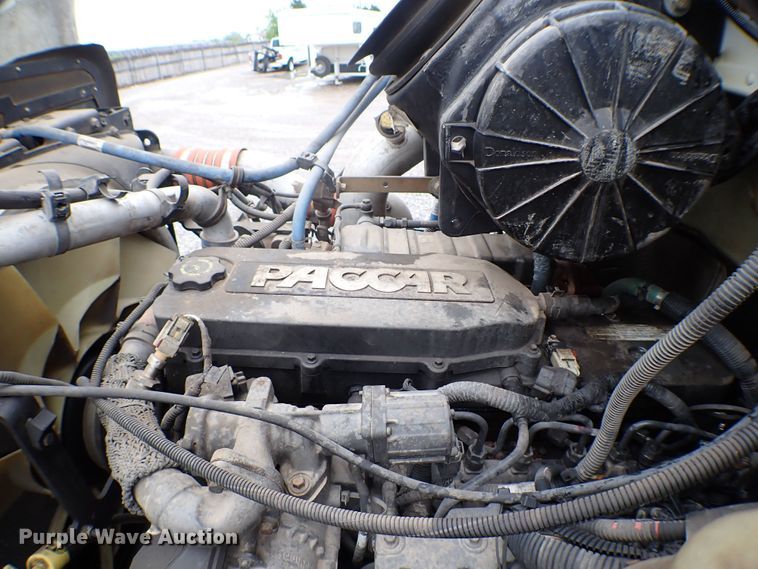 image for item MF9292 2014 Peterbilt 337  box truck