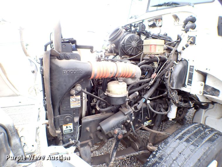 image for item MF9292 2014 Peterbilt 337  box truck