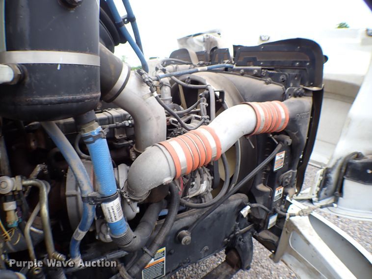 image for item MF9292 2014 Peterbilt 337  box truck