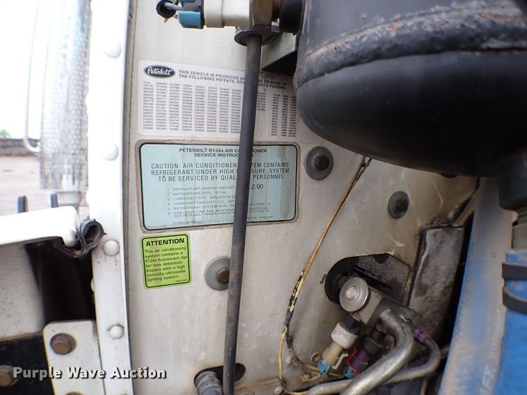 image for item MF9292 2014 Peterbilt 337  box truck