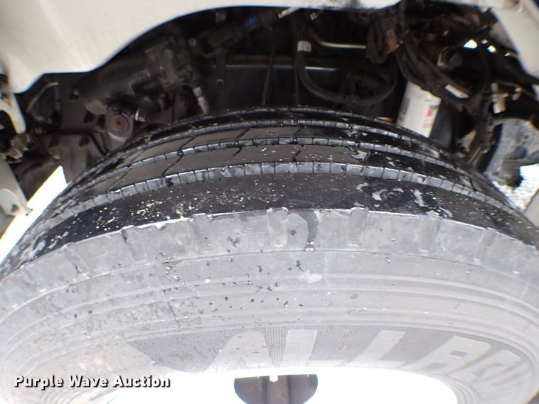 image for item MF9292 2014 Peterbilt 337  box truck