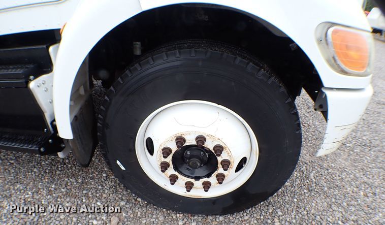 image for item MF9292 2014 Peterbilt 337  box truck