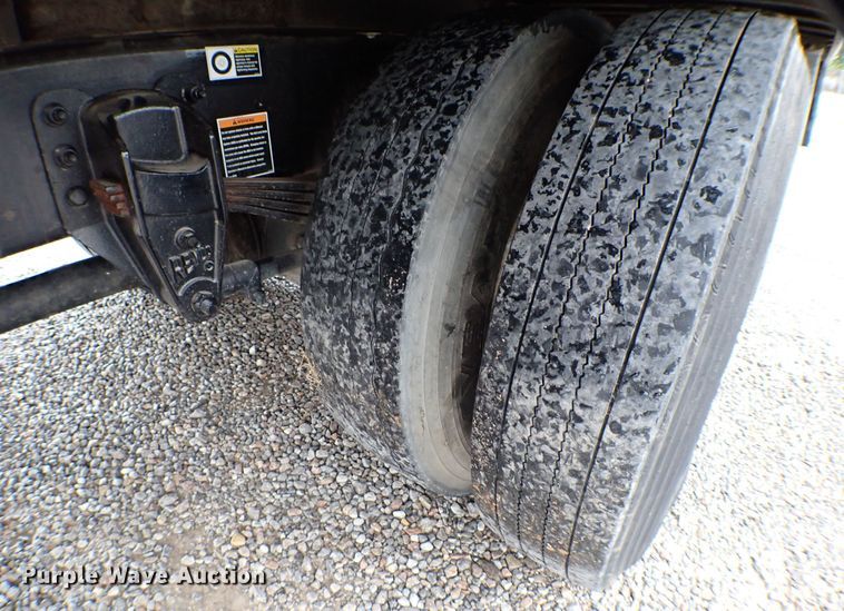 image for item MF9292 2014 Peterbilt 337  box truck