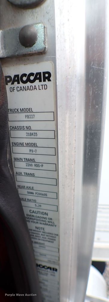 image for item MF9292 2014 Peterbilt 337  box truck