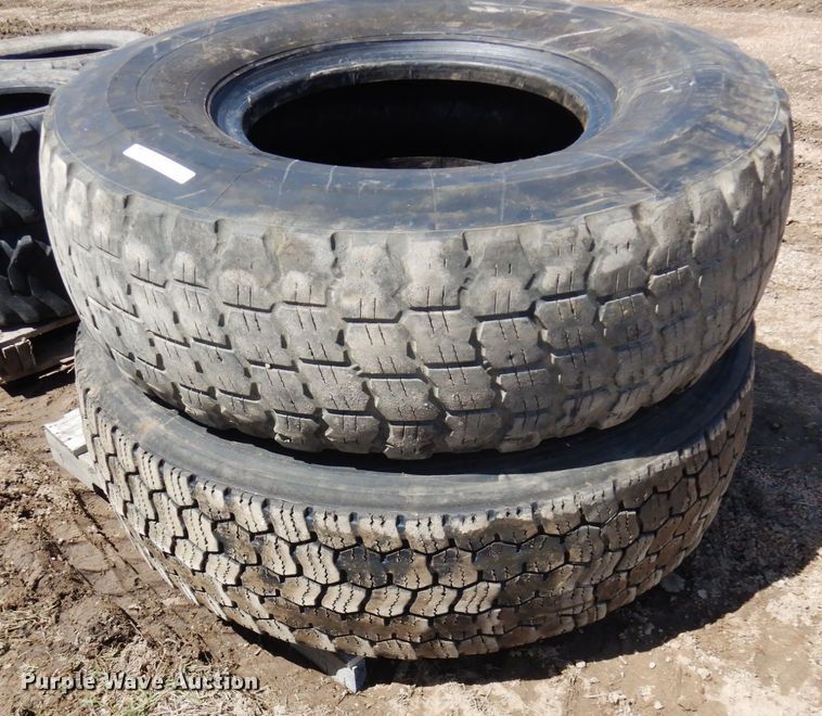 image for item MF9587 (2) 14.00R24 tires