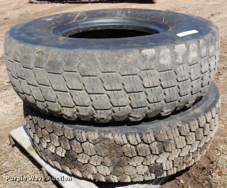 image for item MF9587 (2) 14.00R24 tires