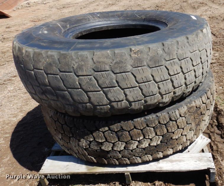 image for item MF9587 (2) 14.00R24 tires