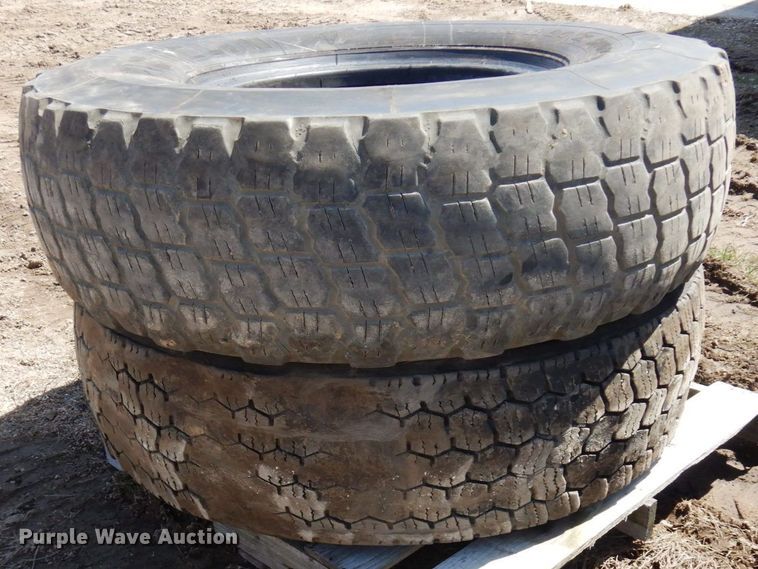 image for item MF9587 (2) 14.00R24 tires