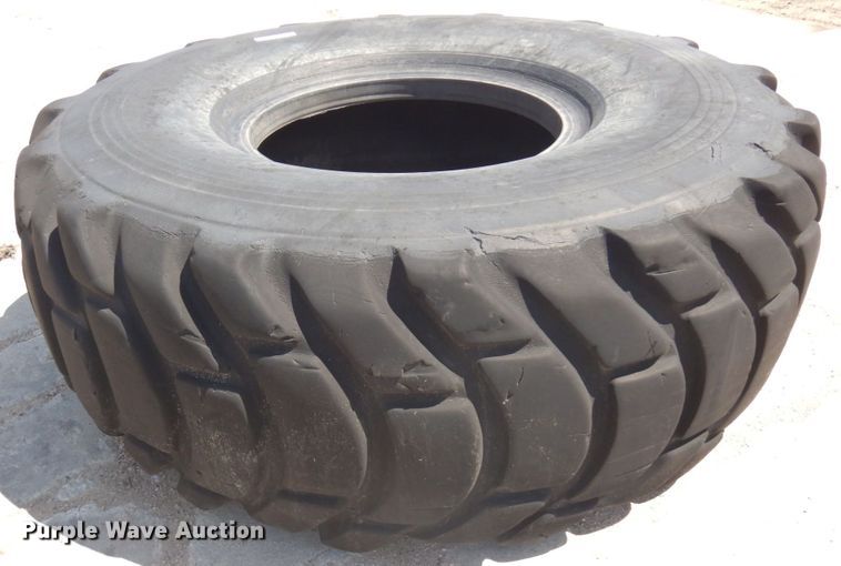 image for item MF9590 33.25-35XR tire