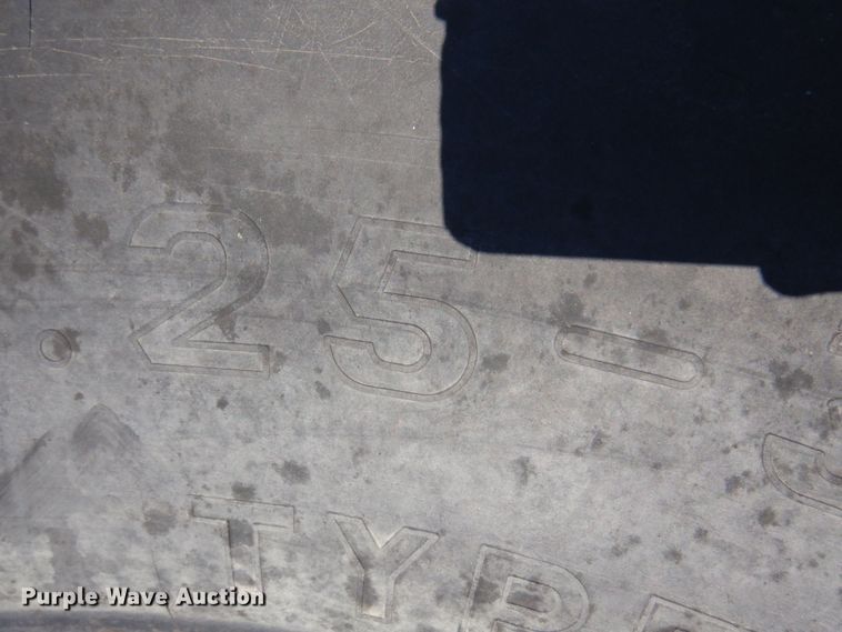 image for item MF9590 33.25-35XR tire