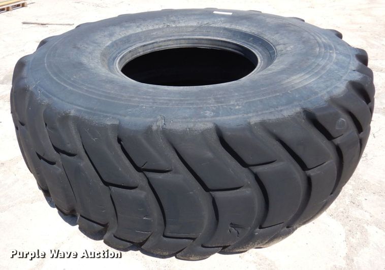 image for item MF9590 33.25-35XR tire