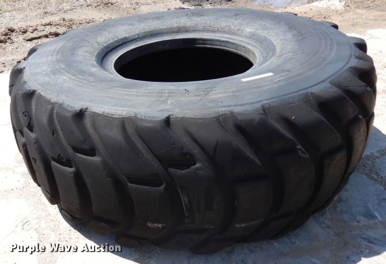 image for item MF9590 33.25-35XR tire