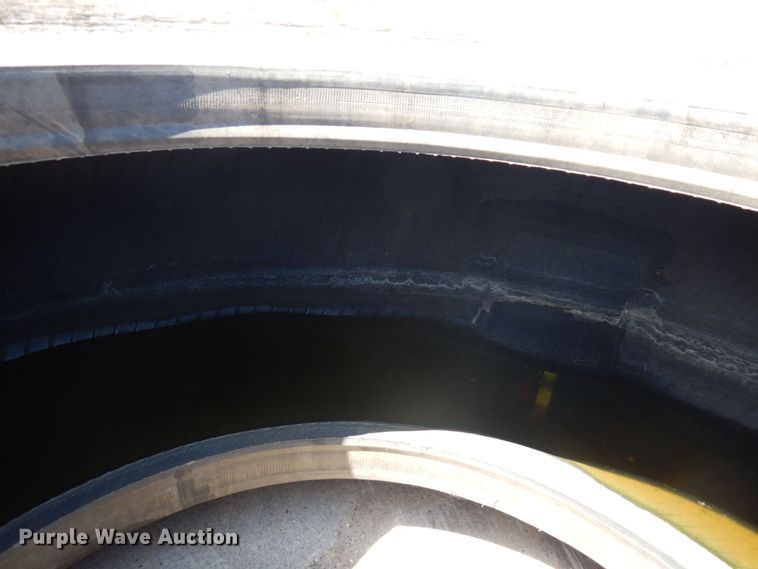 image for item MF9590 33.25-35XR tire